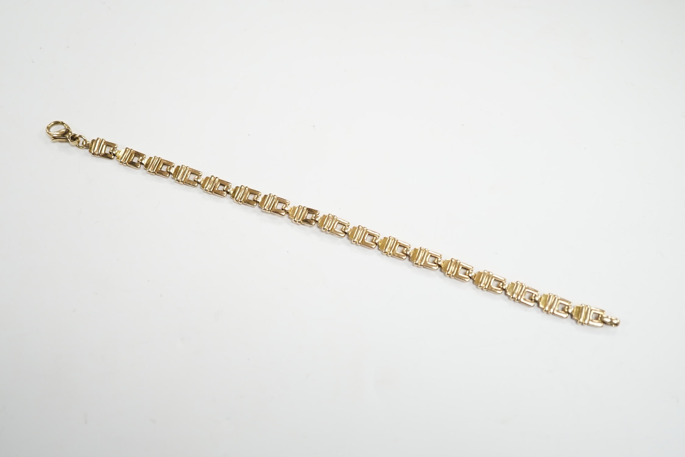 A modern 9kt flat link bracelet, 19cm, 12.6 grams.